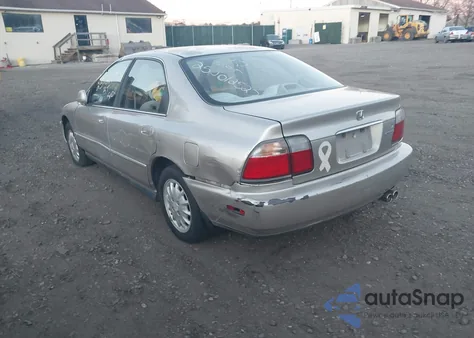 1997 Honda Accord Ex z USA, uszkodzony, nr VIN 1HGCD5654VA144543